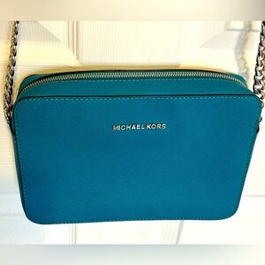 Michael Kors Jet Set Crossbody purse.